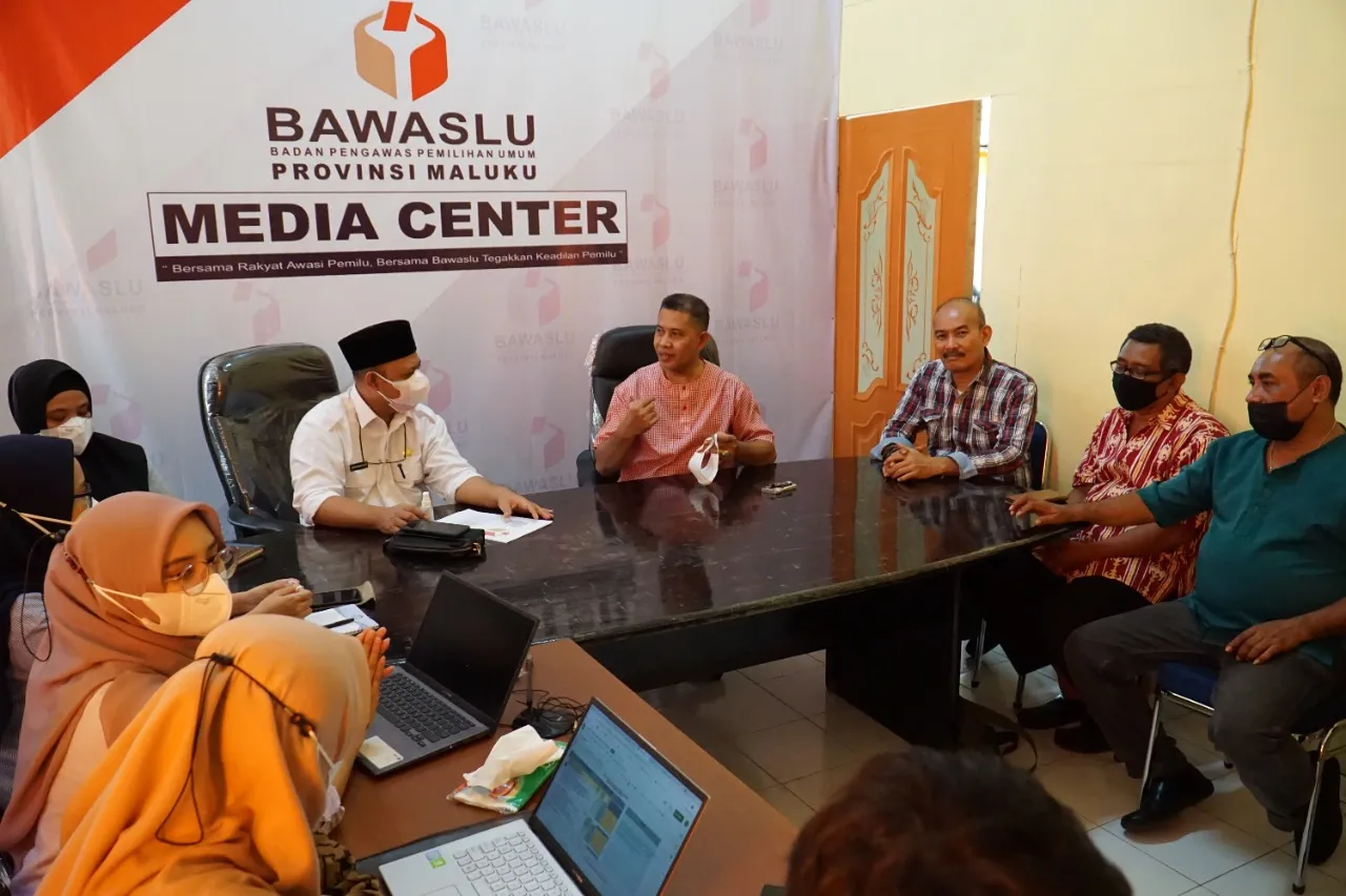 Kepala Sekretariat saat menerima kunjungan Irwil I Bawaslu 