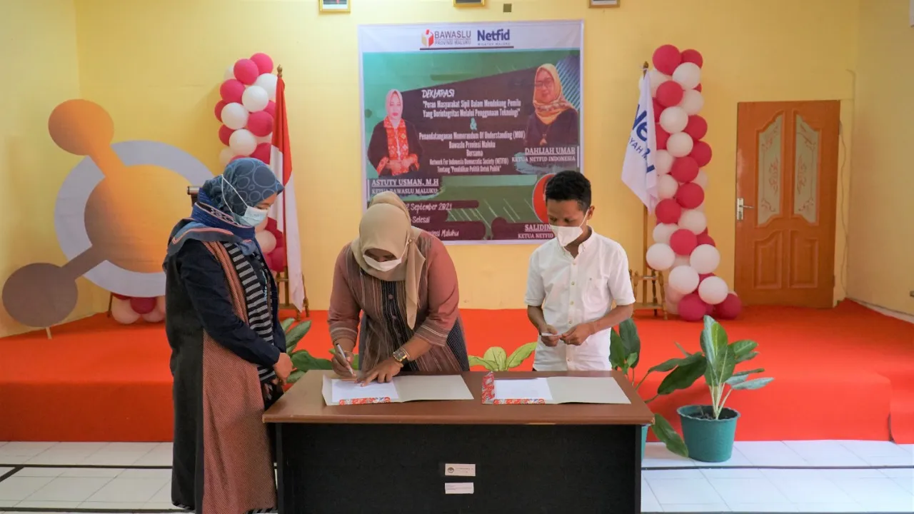 Penandatanganan MoU Bawaslu Maluku dan Netfid Untuk Pemilu Berintegritas