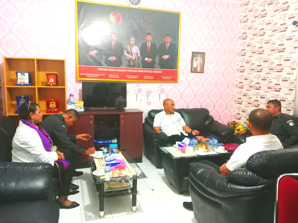 Bicarakan Pengamanan Pemilu 2024, Kasubditpol Polda Sambangi Bawaslu Maluku