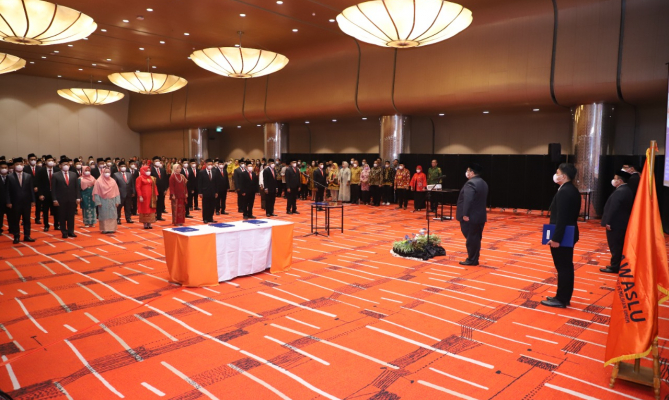 Lantik Tiga Anggota Bawaslu Provinsi Maluku Bersamaan Dengan 69 Anggota Bawaslu Provinsi Lain, Bagja: Jaga Hubungan Baik Sesama Penyelenggara Pemilu 