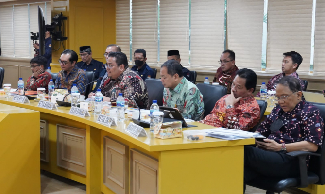 Ingatkan Soal Netralitas, Bawaslu Minta ASN Hati Hati Saat Foto Bersama Peserta Pemilu