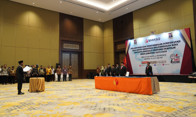 Dua Anggota Bawaslu Provinsi Maluku Dilantik, Bagja Minta Pedomani UU Pemilu