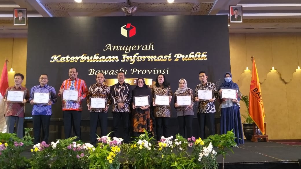 PPID Bawaslu Maluku Raih Predikat Informatif Pada Penganugerahan Keterbukaan Informasi Publik
