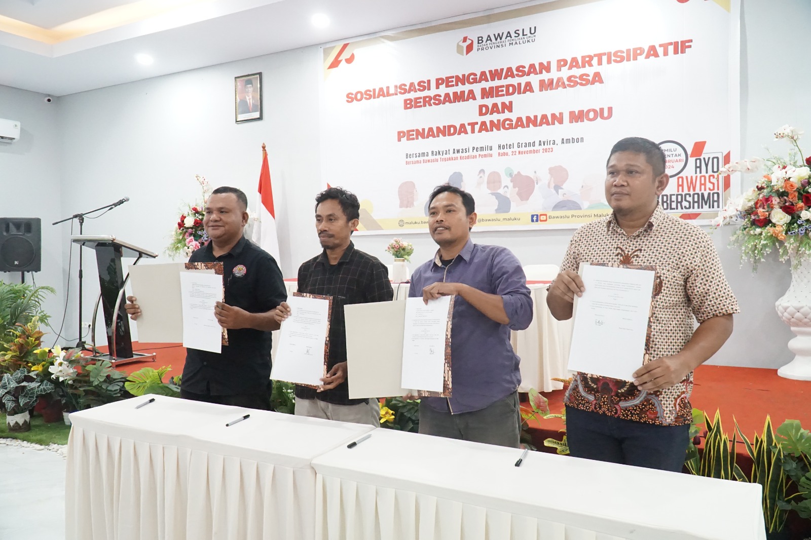 Sepakat Teken MoU, Bawaslu Maluku Ajak Media dan OKP Awasi Pemilu