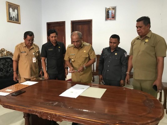 PEMDA DAN BAWASLU MALUKU BARAT DAYA RESMI TANDA TANGAN NPHD DANA PILKADA TAHUN 2020