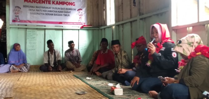 Mengente Kampung Adat Bati Rumbouw, Astuti Usman Serukan Warga Gunakan Hak Pilih 