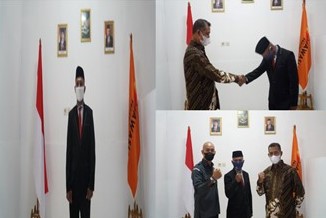 Gunawan Suswantoro Lantik Amin Lausiry Sebagai Kasubag Administrasi Bawaslu SBT