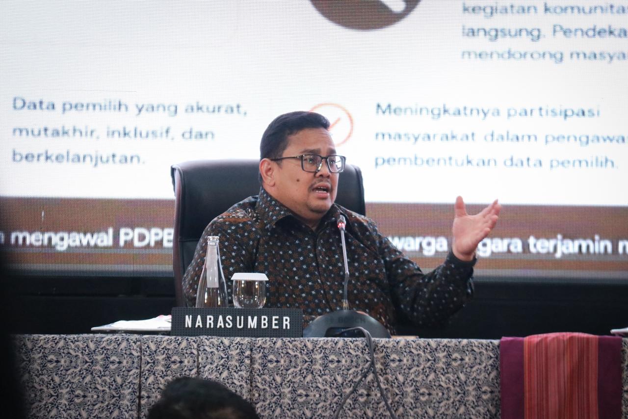 Ketua Bawaslu Rahmat Bagja saat menjadi narasumber dalam Rapat Koordinasi Rekonsiliasi PDPB bersama KPU Provinsi se-Indonesia, di Bali, Jumat (19/6/2026).