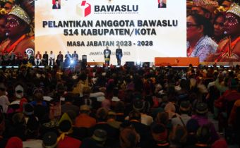 Lantik 33 Anggota Bawaslu Kabupaten/Kota Se Maluku Periode 2023 Sampai 2028, Bagja Minta Jaga Kualitas Demokrasi