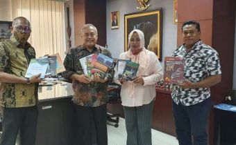 Sekjend Bawaslu Apresiasi 13 Buku Hasil Kinerja Pengawasan Pemilu 2019 Bawaslu Maluku.