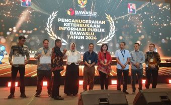 Ketiga Kalinya, PPID Bawaslu Maluku Raih Predikat Informatif Pada Penganugerahan Keterbukaan Informasi Publik