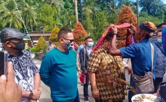 Sirih Pinang dan Tarian Cakalele Sambut Kedatangan Rahmat Bagja di Buru Selatan