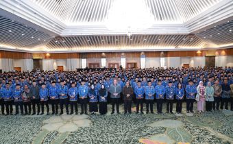 Bawaslu melantik 1835 CPNS secara daring dan luring pada Selasa (19/5/2026). Acara pelantikan tersebut dihadiri oleh Sekretaris Jenderal Bawaslu Ferdinand Eskol Tiar Sirait, Ketua Bawaslu Rahmat Bagja, Anggota Bawaslu Herwyn J.H. Malonda, Deputi Bidang Administrasi La Bayoni, Deputi Dukungan Teknis Yusti Erlina, dan Inspektur Utama Rini Wartini.