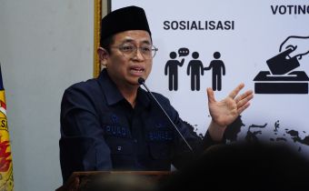 Anggota Bawaslu, Puadi, saat membuka kegiatan Bawaslu Campus Connect bertema "Generasi Digital, Demokrasi Transparan" di Universitas Jayabaya, Selasa (4/8/2026).